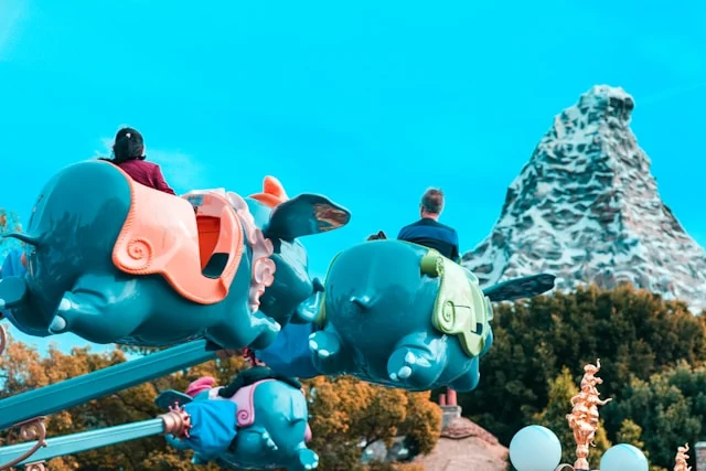 barbara-zandoval-V8_isx1T0hM-unsplash דיסנילנד קליפורניה Disneyland California
