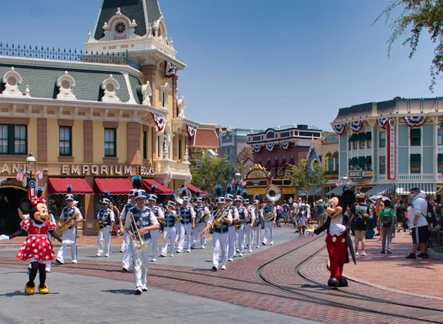 renato-marzan-xrMXQbG2LkM-unsplash דיסנילנד קליפורניה Disneyland California