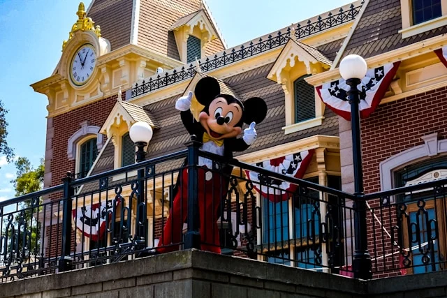 steven-beyer-r9dWA30cAsM-unsplash דיסנילנד קליפורניה Disneyland California